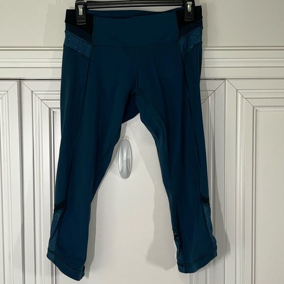 Lululemon Just Breathe Crop Size 6 - Picture 1 of 13